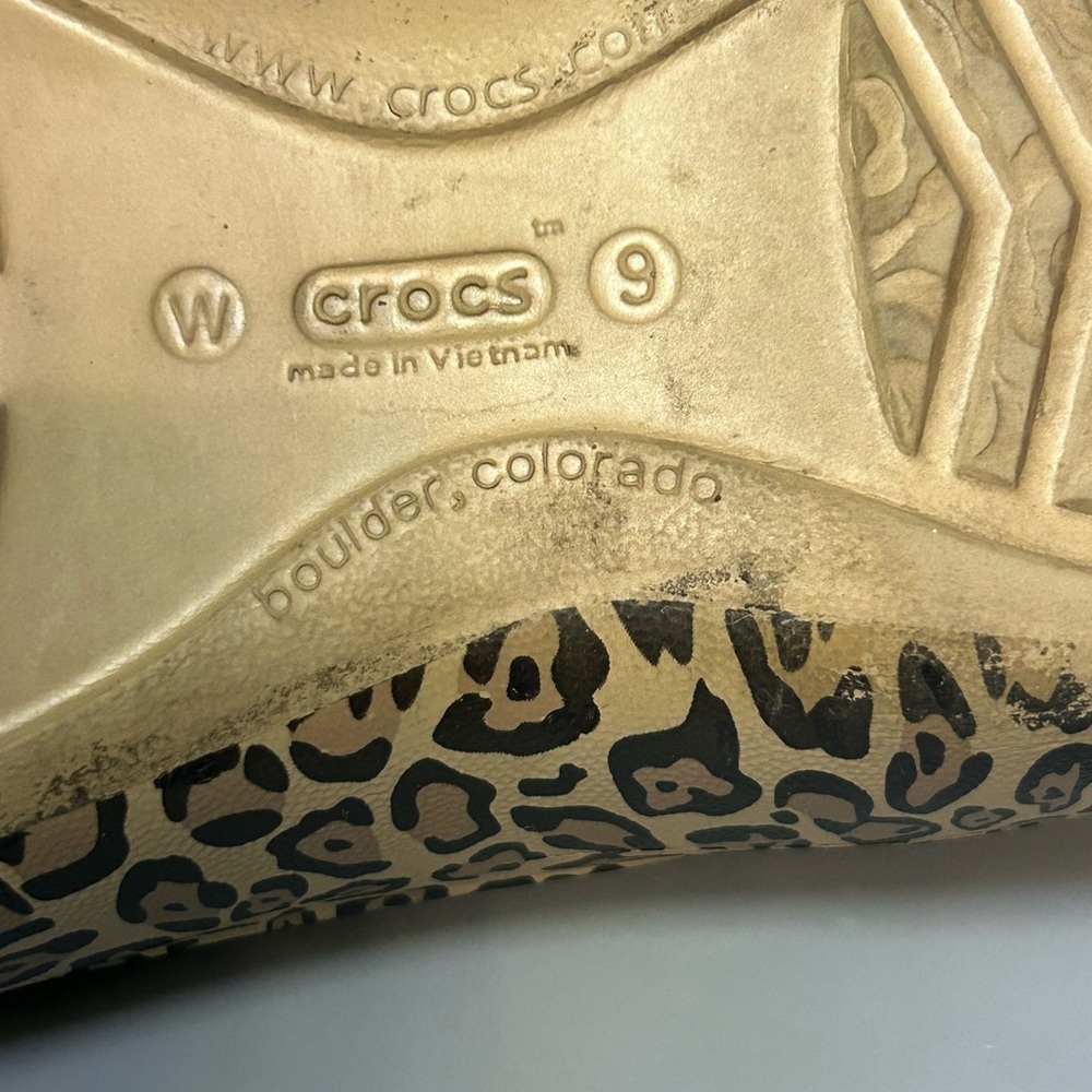 Crocs Kadee Women's Leopard Print Flats Size 9 - Picture 3 of 4